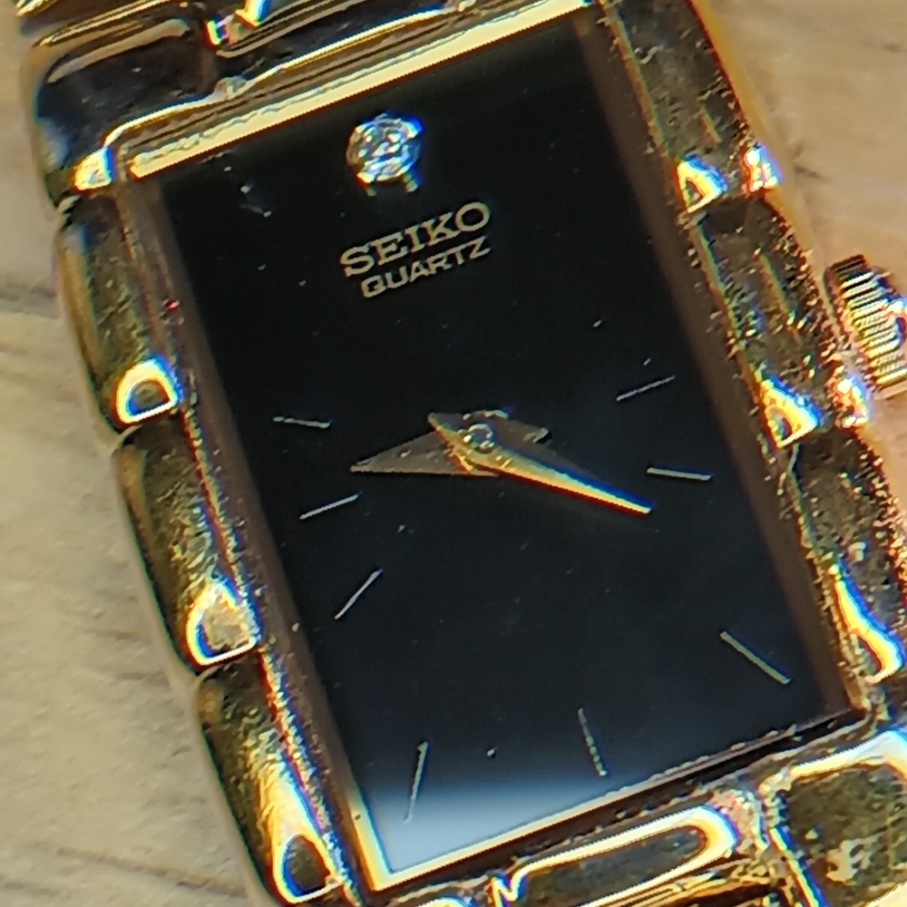 Seiko Ladies Black dial, 2 hand movement gold case and bracelet w/diamond at 12 - Picture 9 of 10